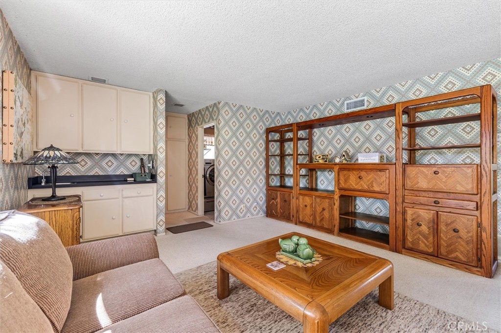 4466 Rainbow Lane