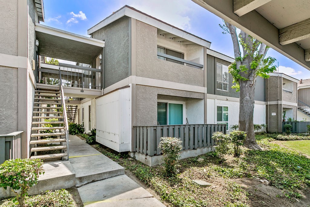 2827 S Fairview Street H