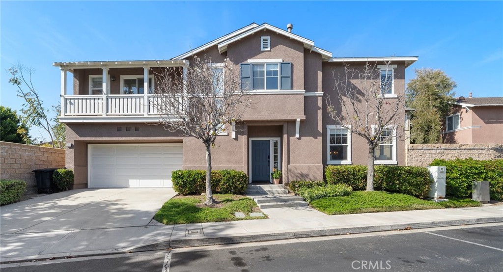 2852 N Santa Fe Place