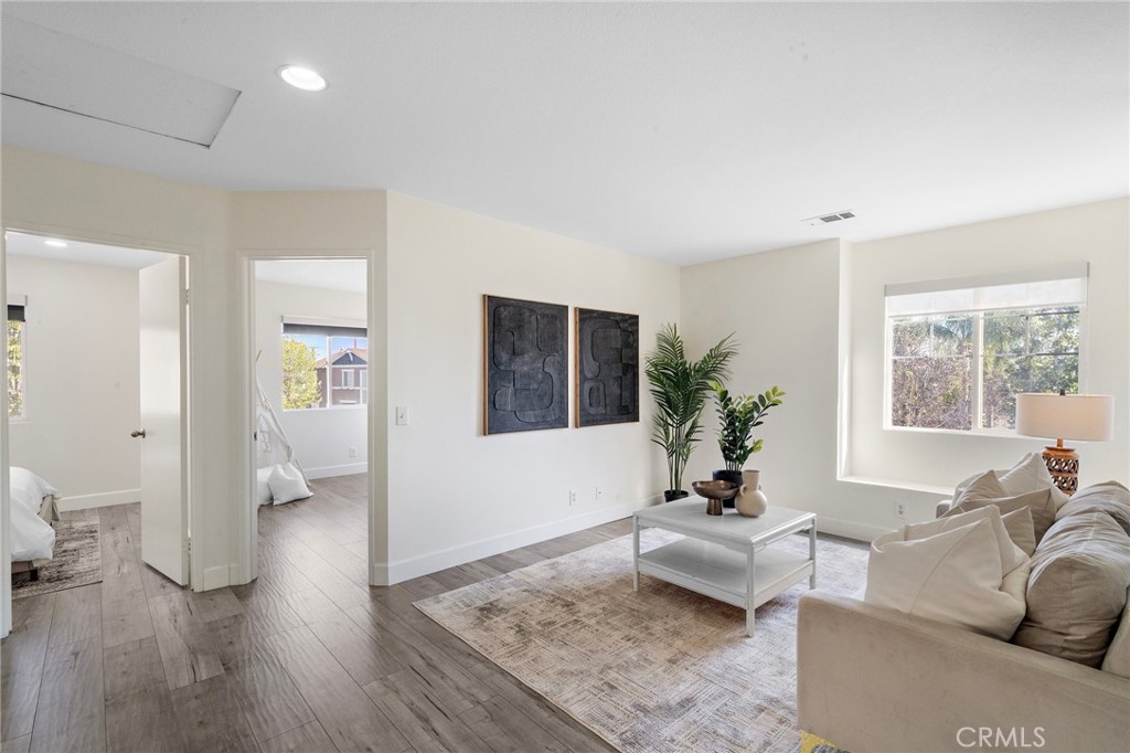 2852 N Santa Fe Place