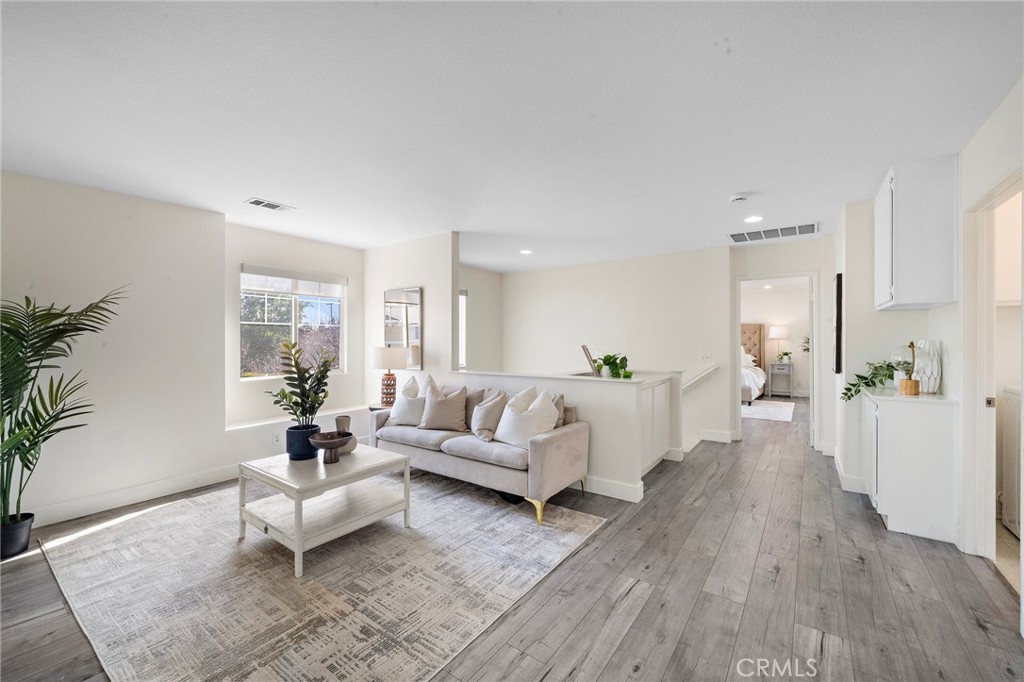 2852 N Santa Fe Place