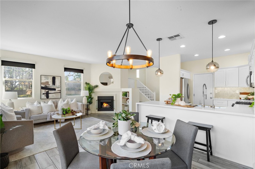 2852 N Santa Fe Place