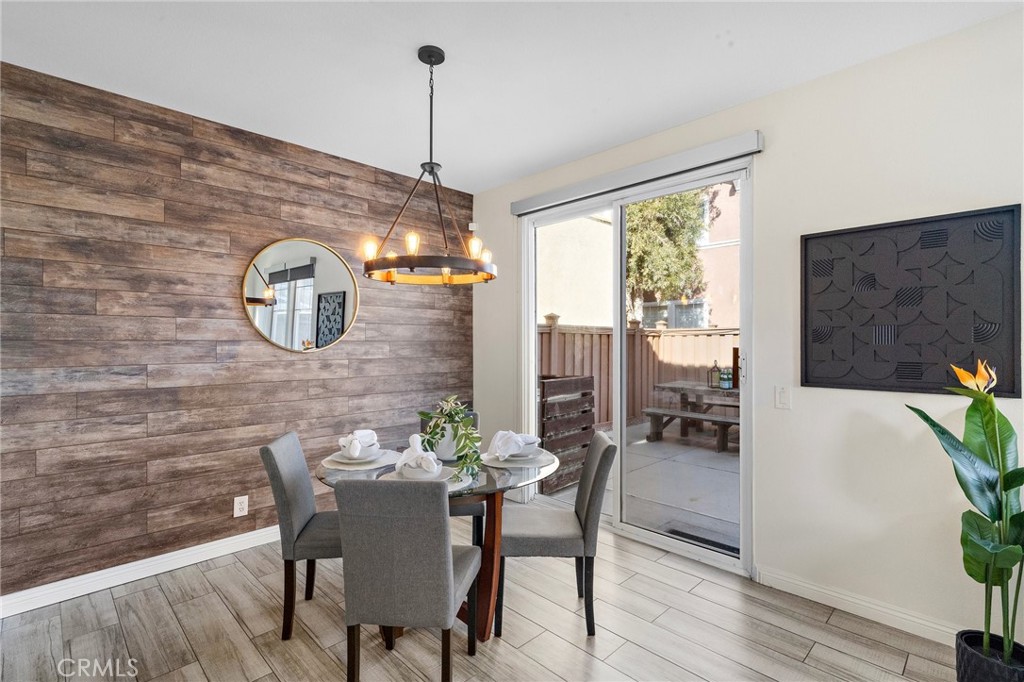 2852 N Santa Fe Place