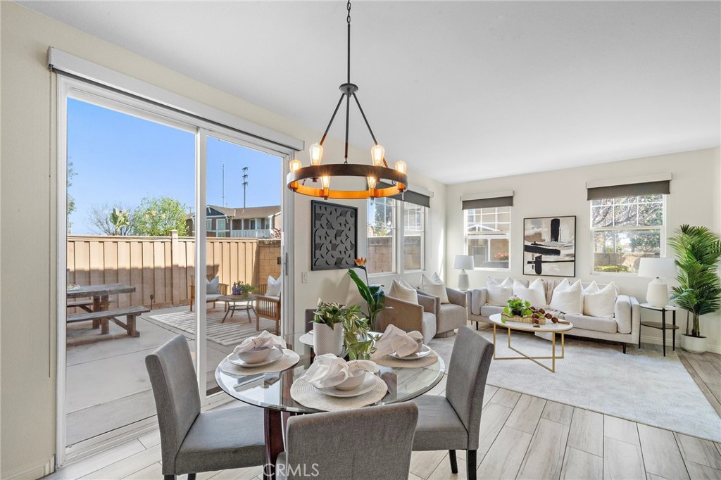 2852 N Santa Fe Place