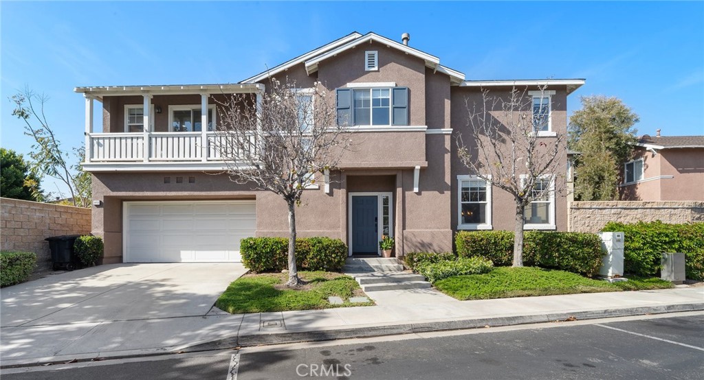2852 N Santa Fe Place