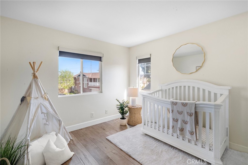 2852 N Santa Fe Place