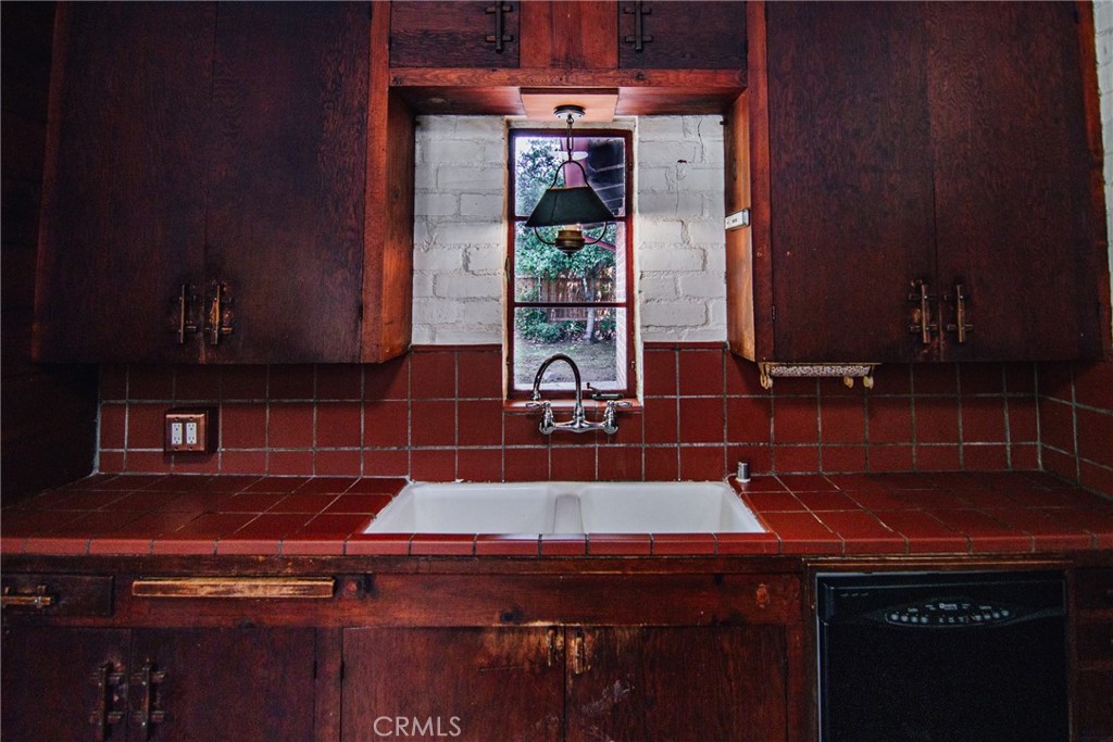 4405 Carpenter Avenue