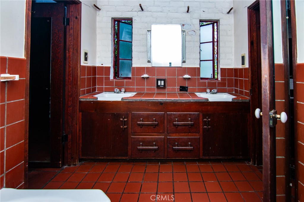 4405 Carpenter Avenue