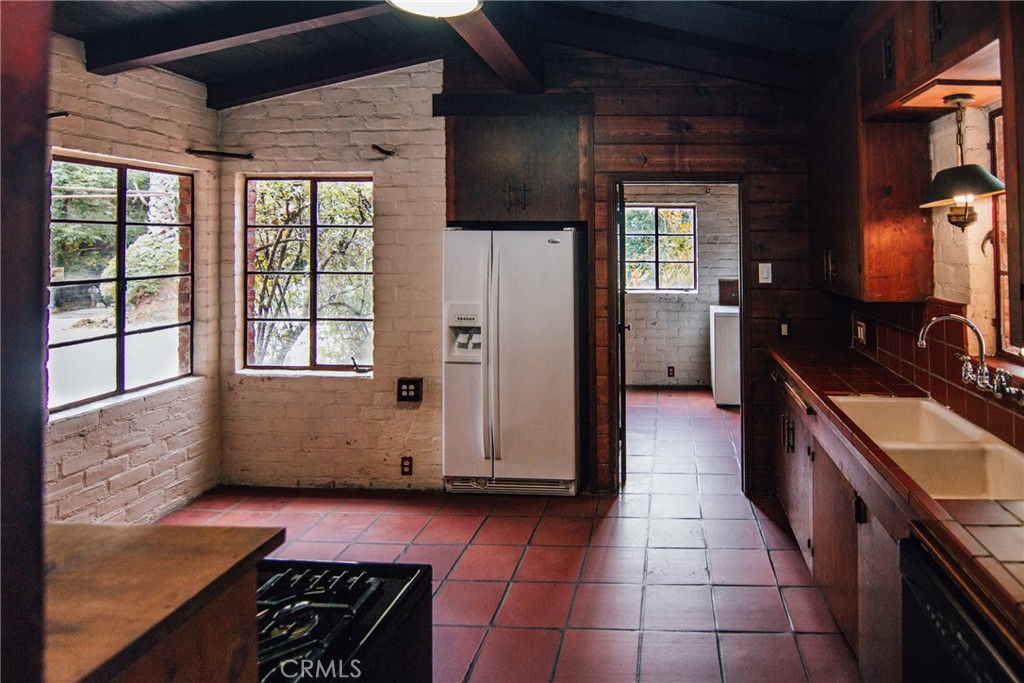 4405 Carpenter Avenue