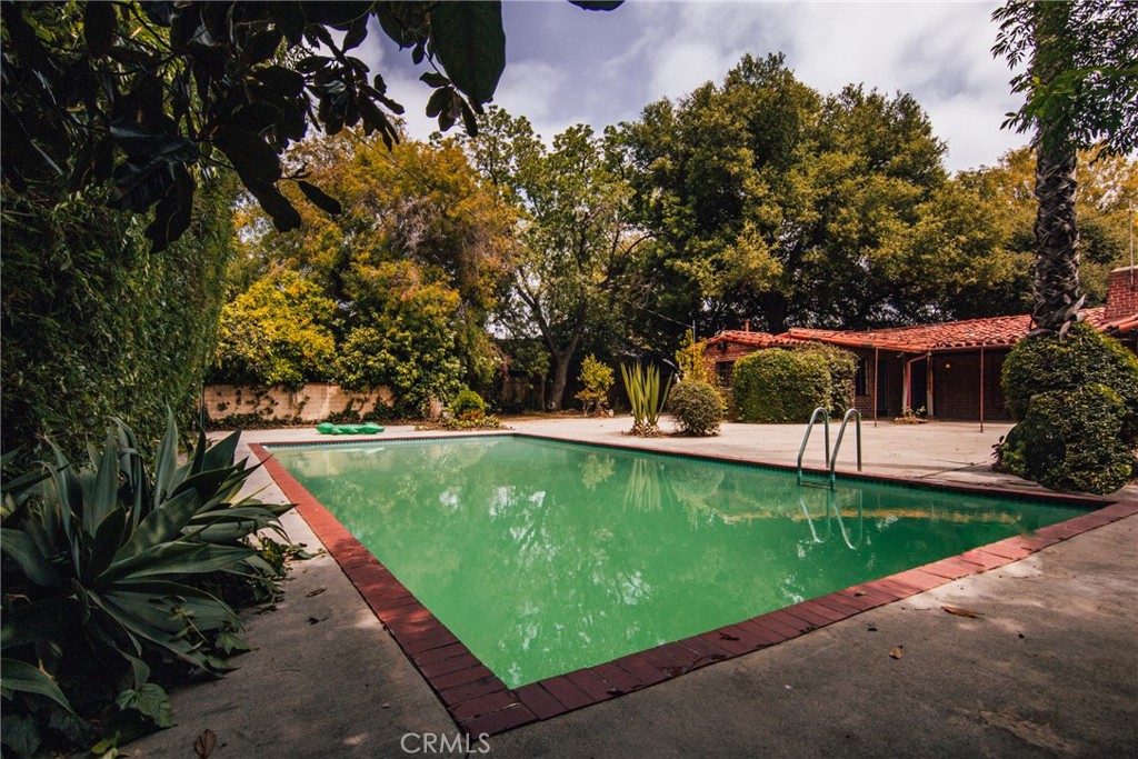 4405 Carpenter Avenue