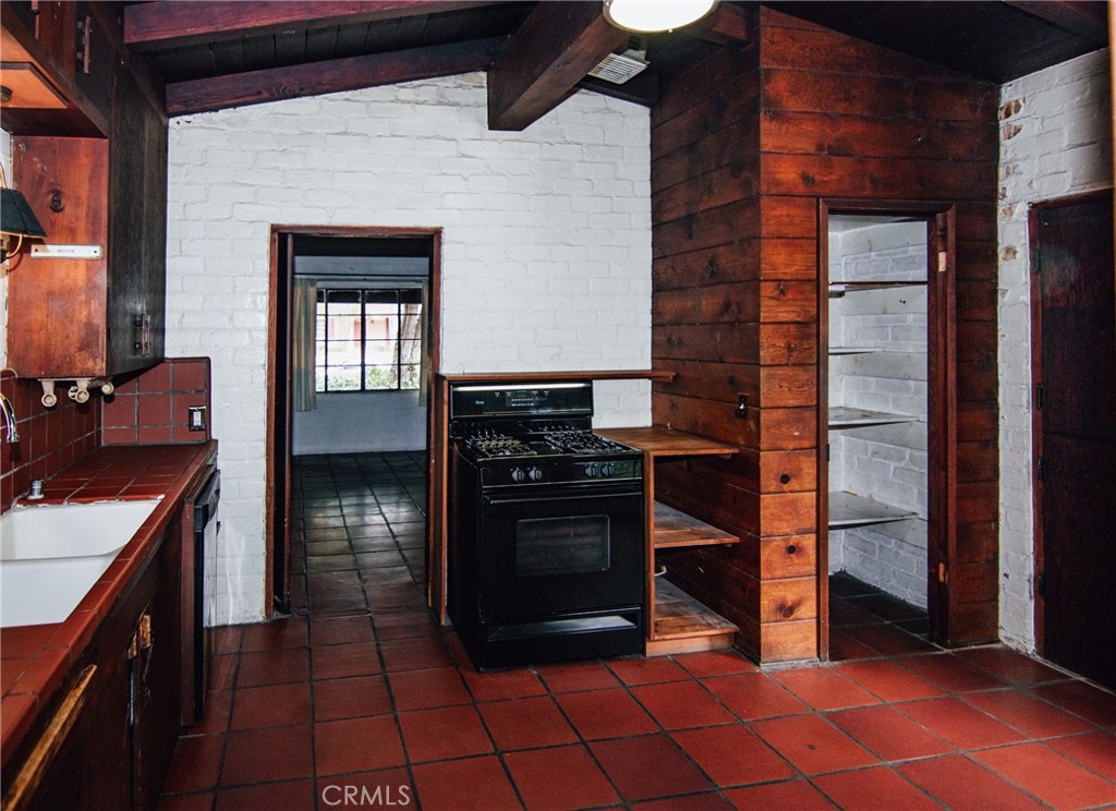 4405 Carpenter Avenue