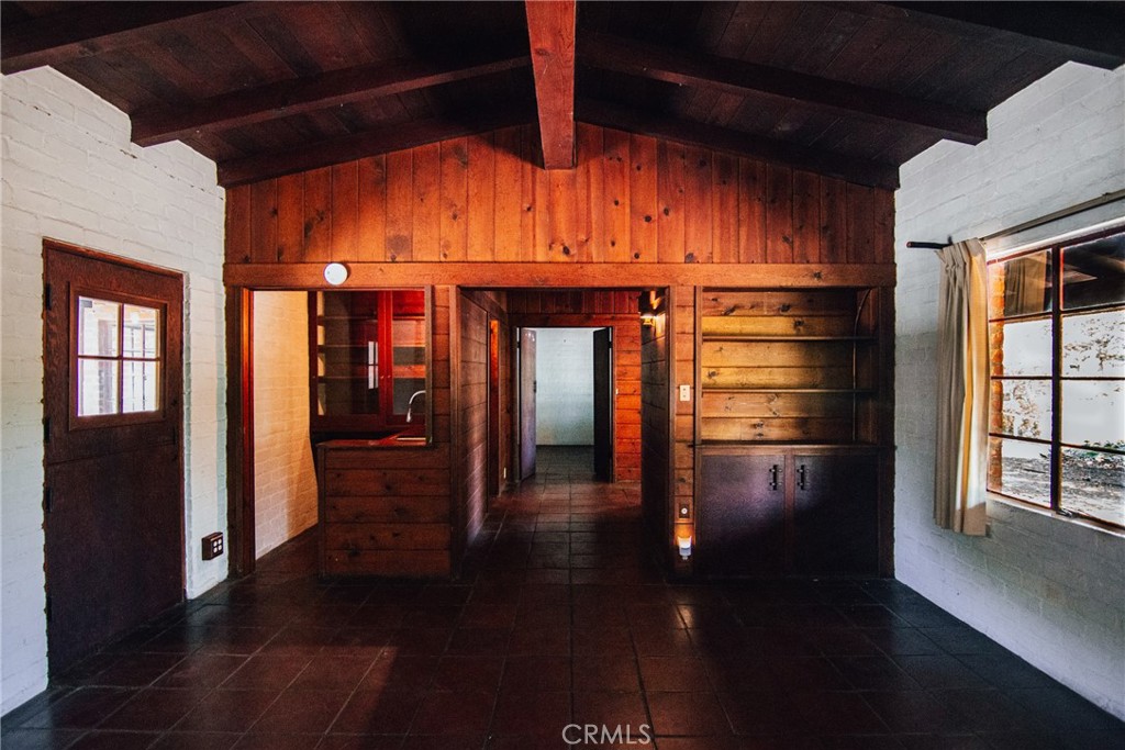 4405 Carpenter Avenue