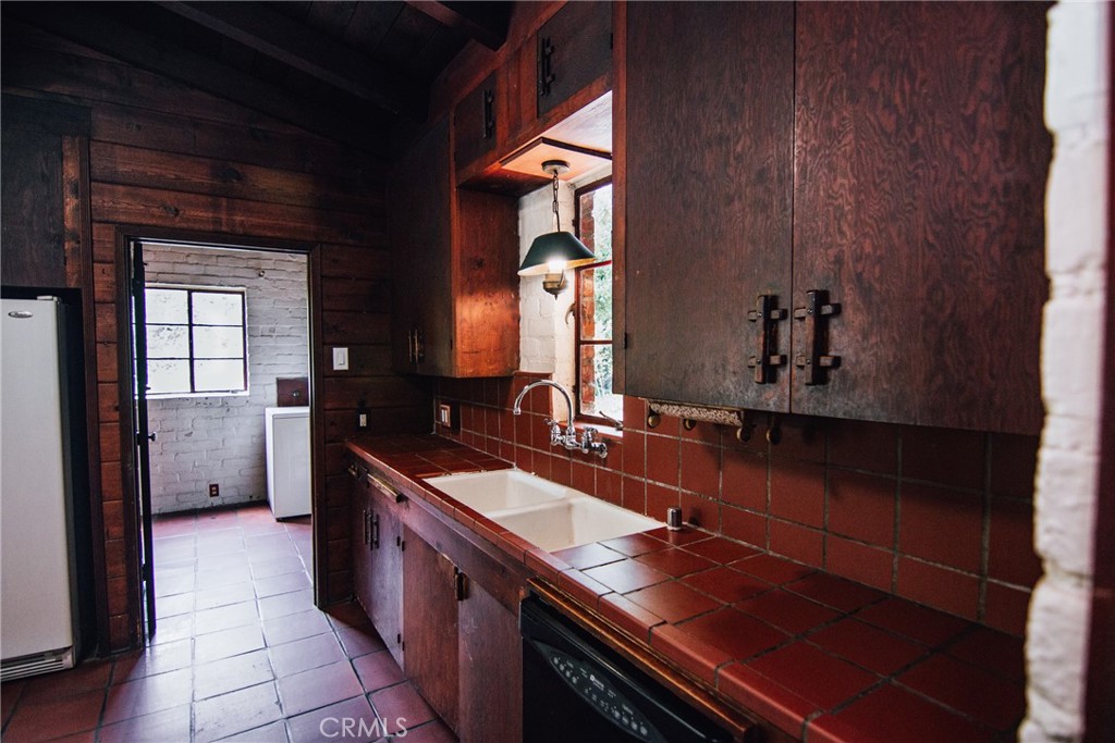 4405 Carpenter Avenue