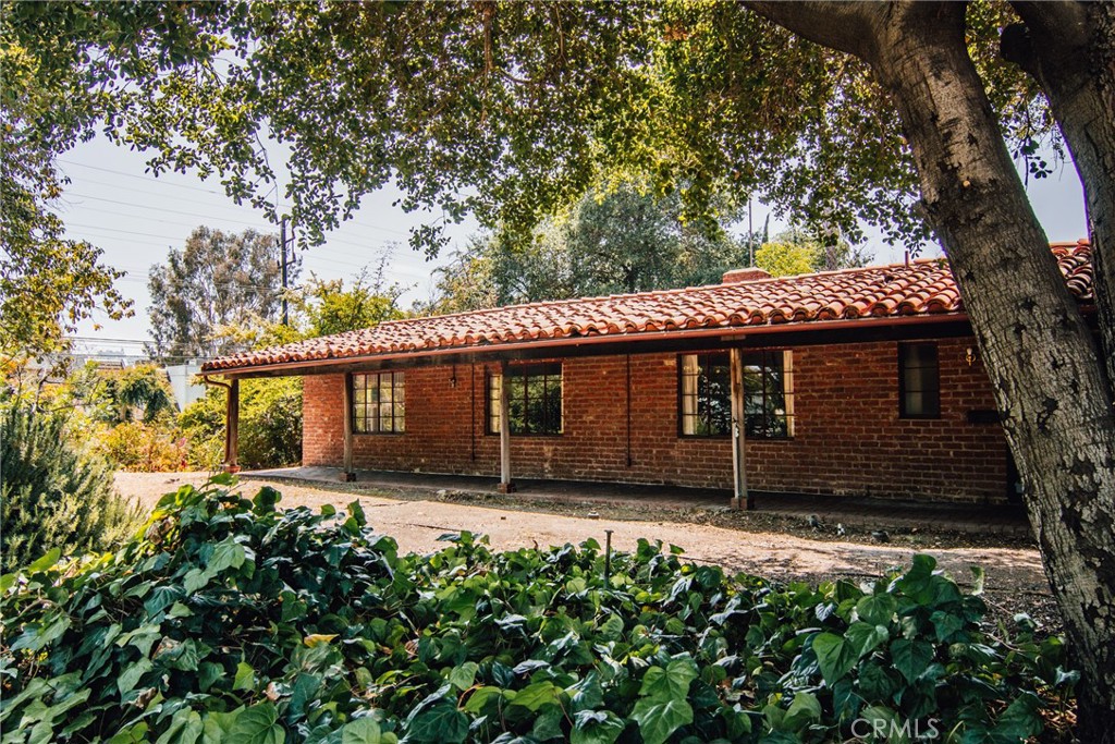 4405 Carpenter Avenue