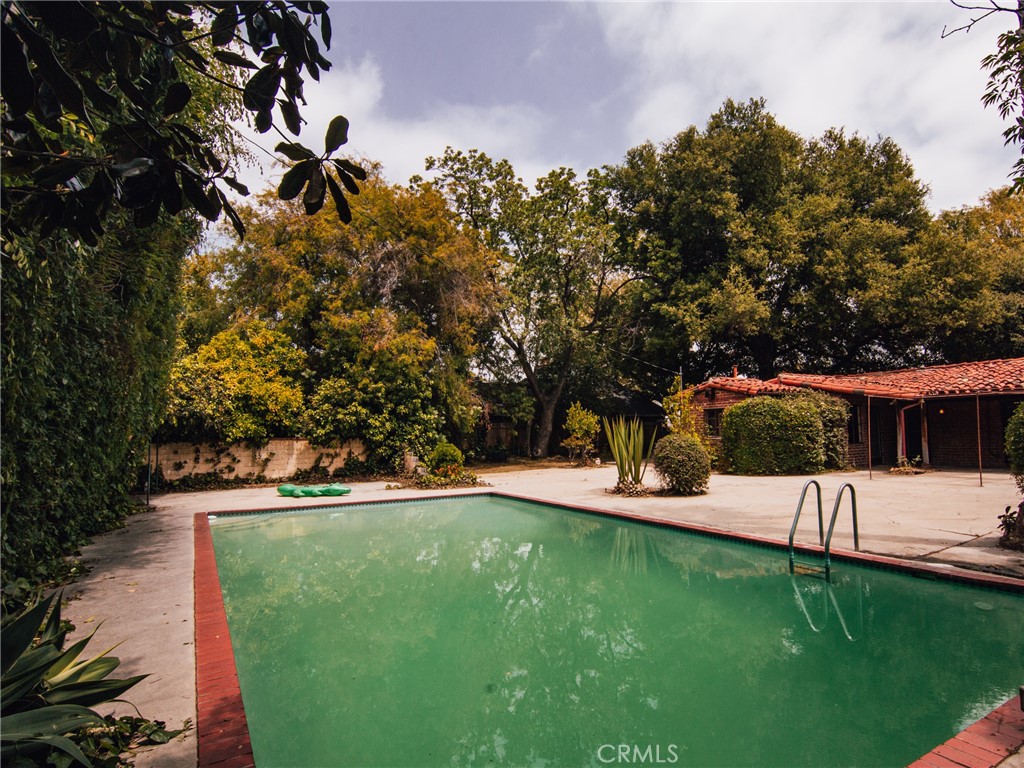 4405 Carpenter Avenue