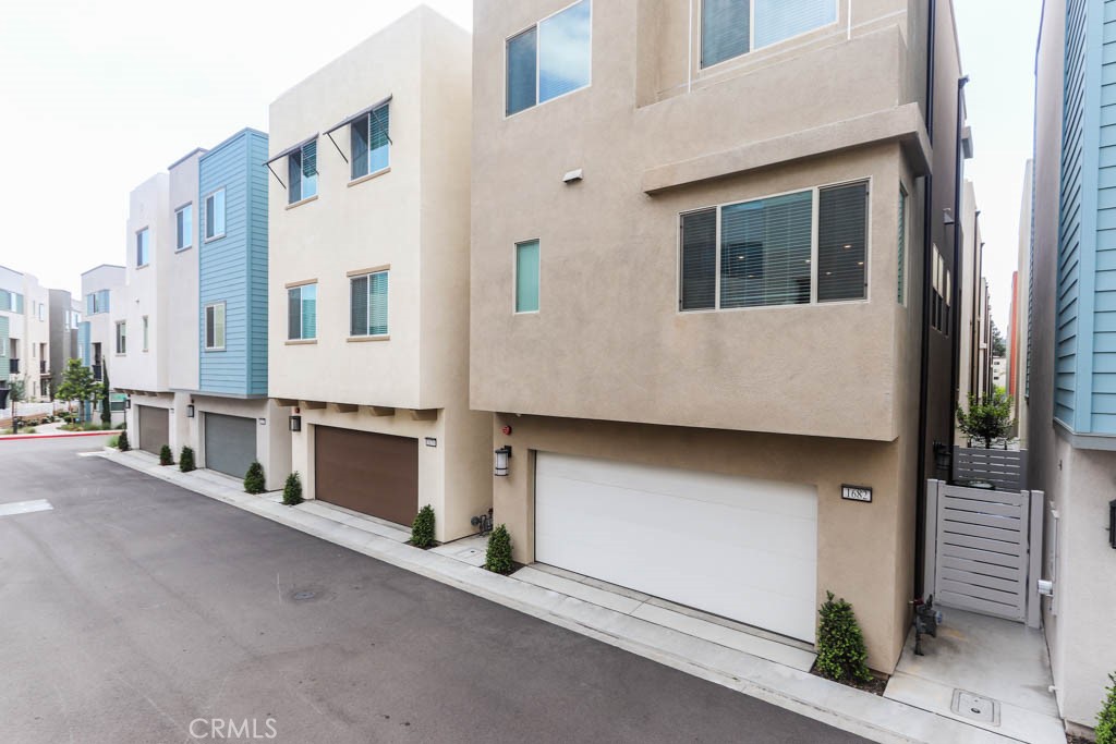 1682 Lexington Lane