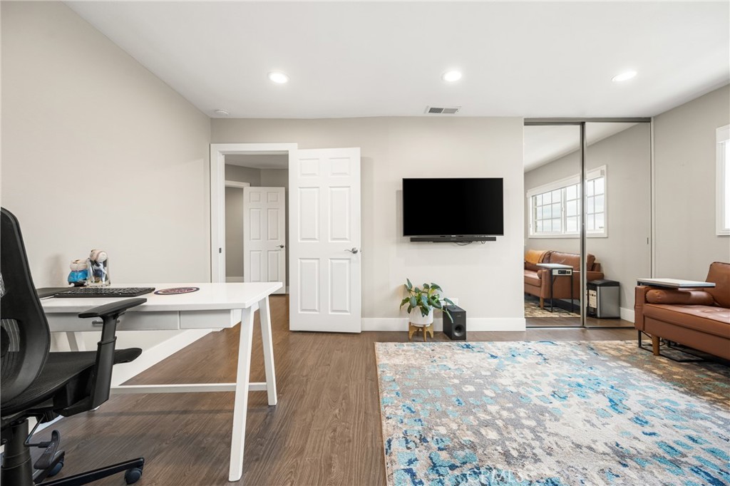 342 S SILVERBROOK DR.