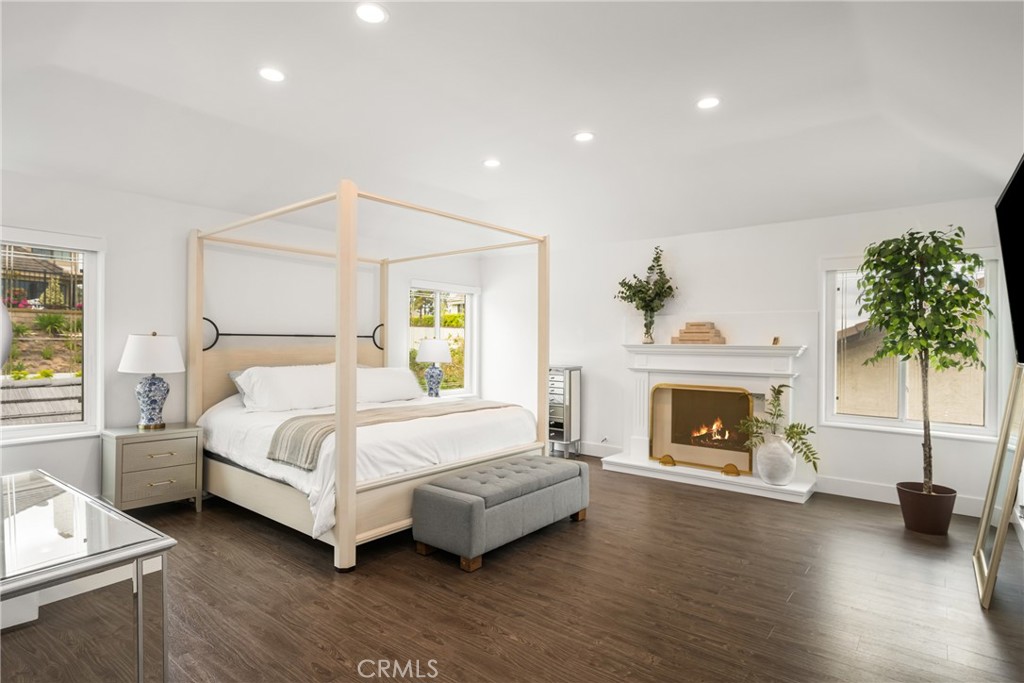 342 S SILVERBROOK DR.