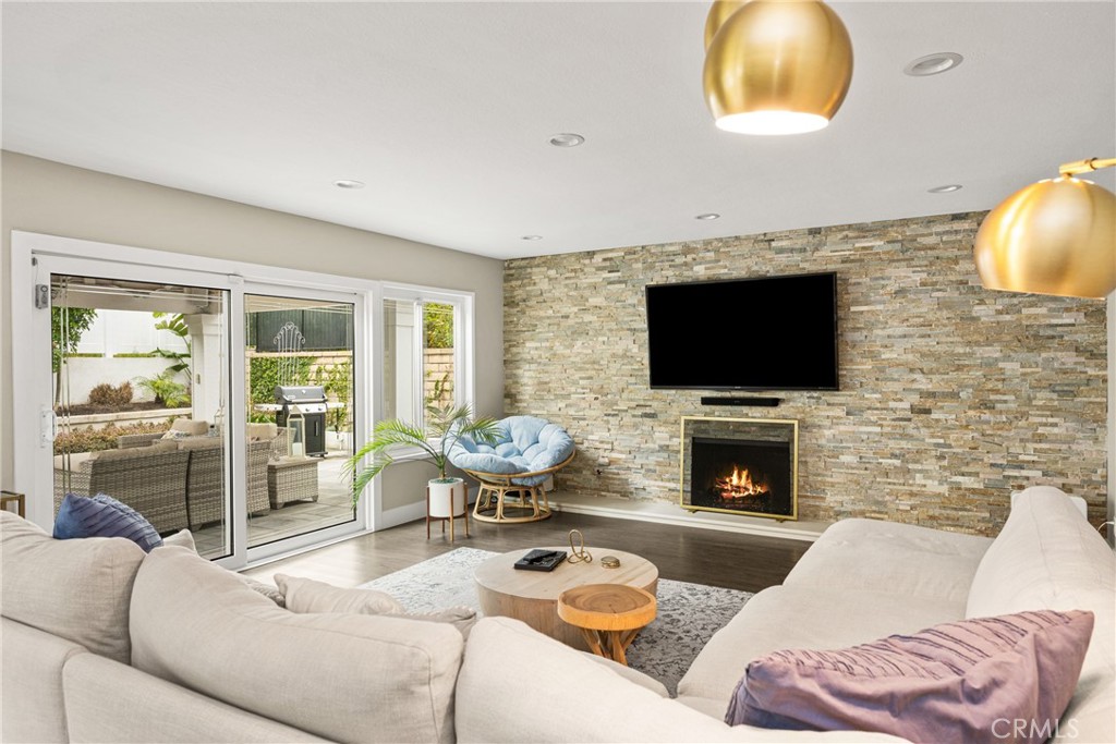 342 S SILVERBROOK DR.