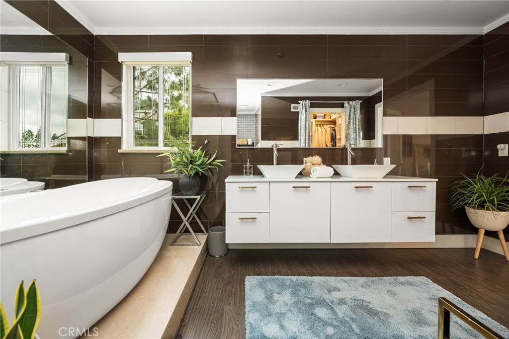 342 S SILVERBROOK DR.