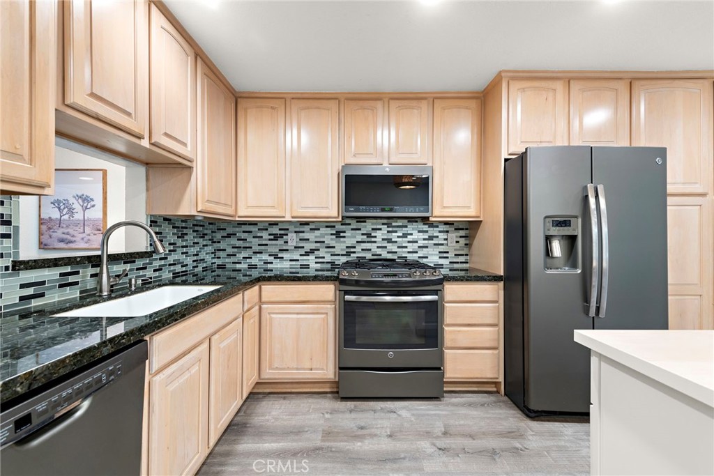 24481 Copper Cliff Court 8