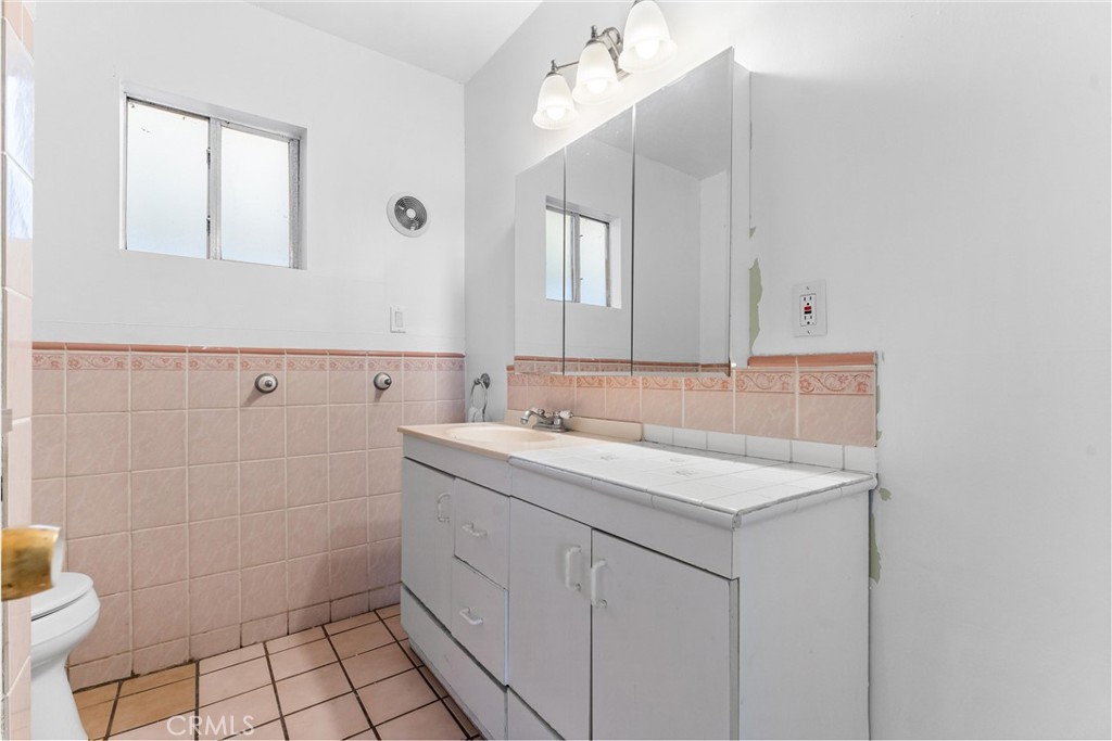 2414 W 6th Street