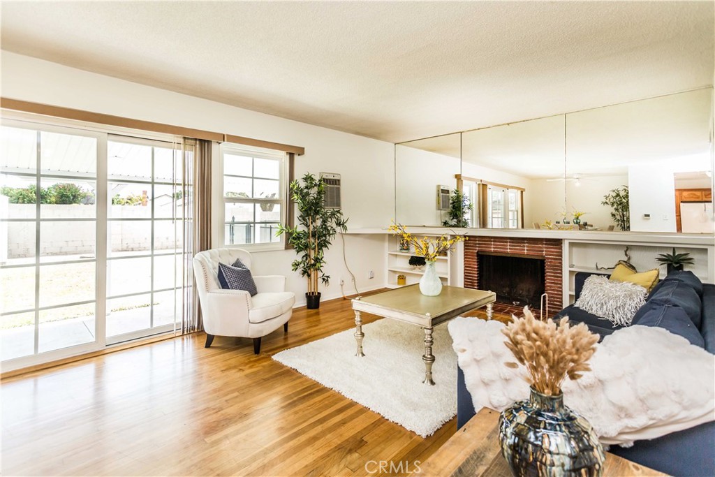 2104 E Vermont Avenue