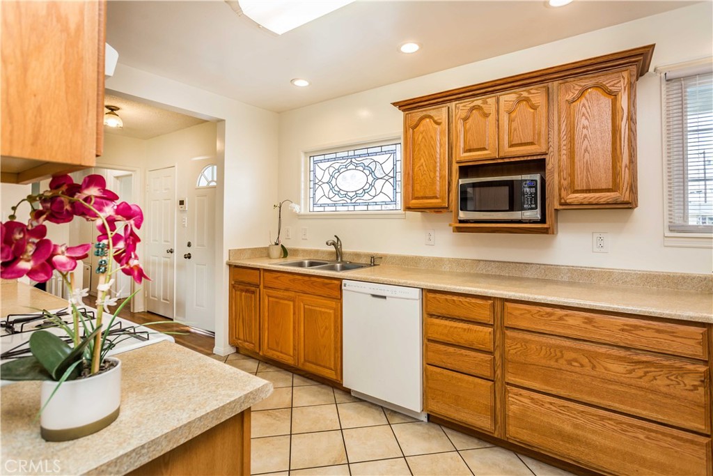 2104 E Vermont Avenue