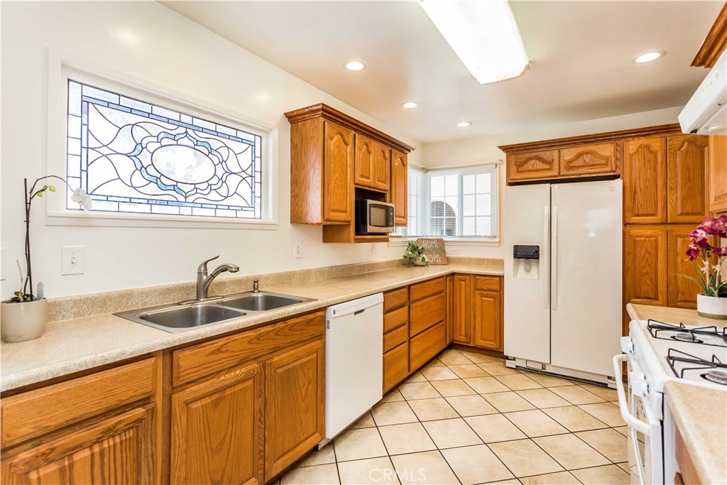 2104 E Vermont Avenue