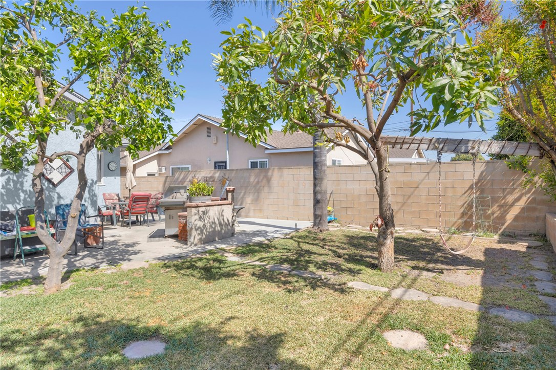 310 S Beachy Place