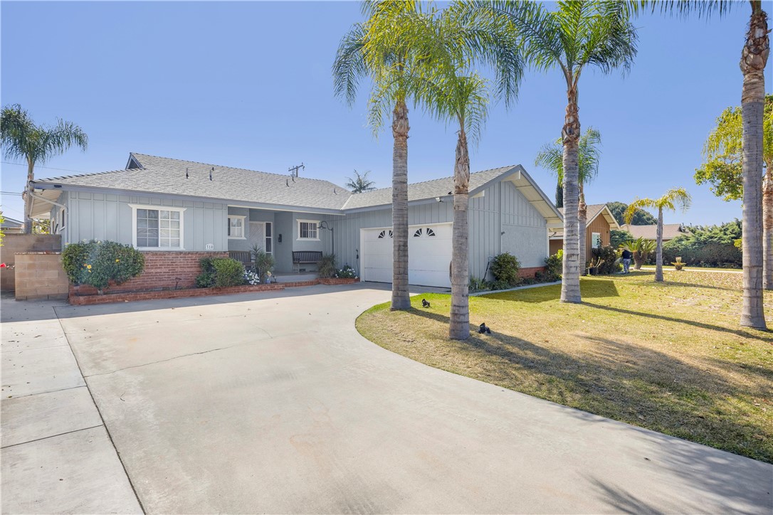 310 S Beachy Place