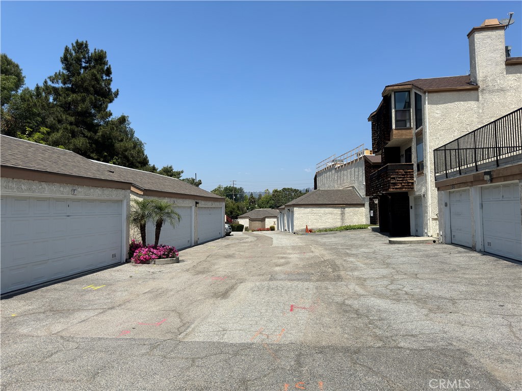 950 W Lambert Road 28
