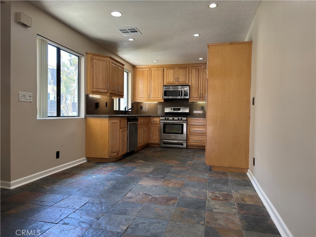 950 W Lambert Road 28