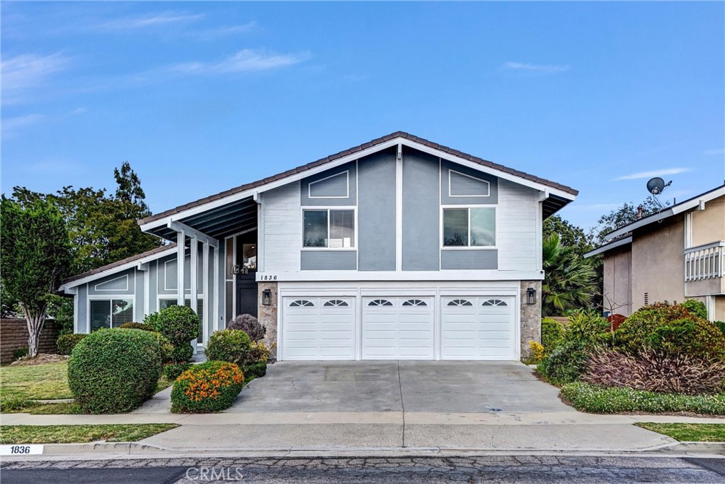 1836 Macinnes Place