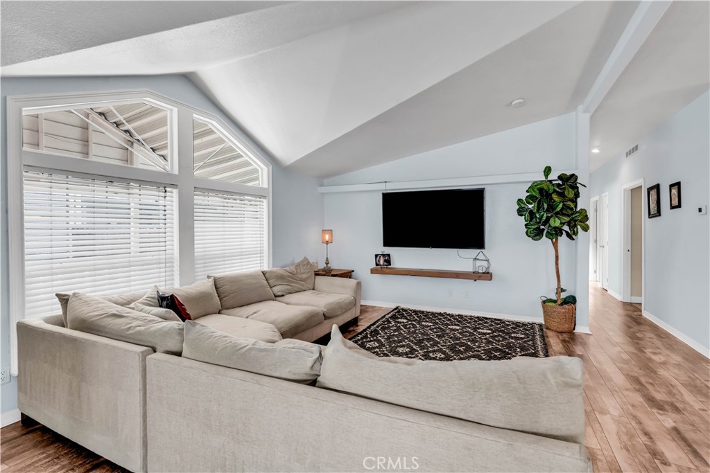 1550 Rimpau Avenue 152