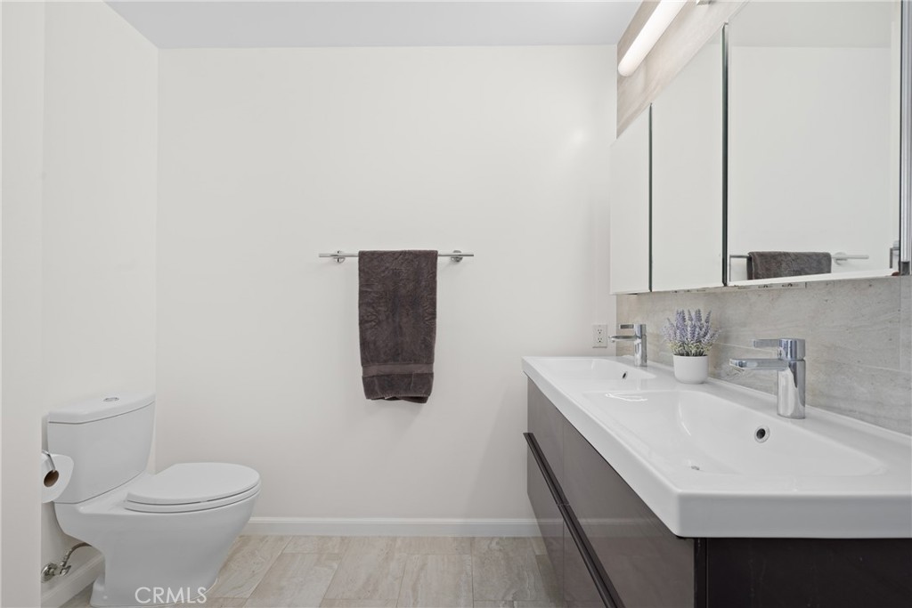 3409 W 175th Street