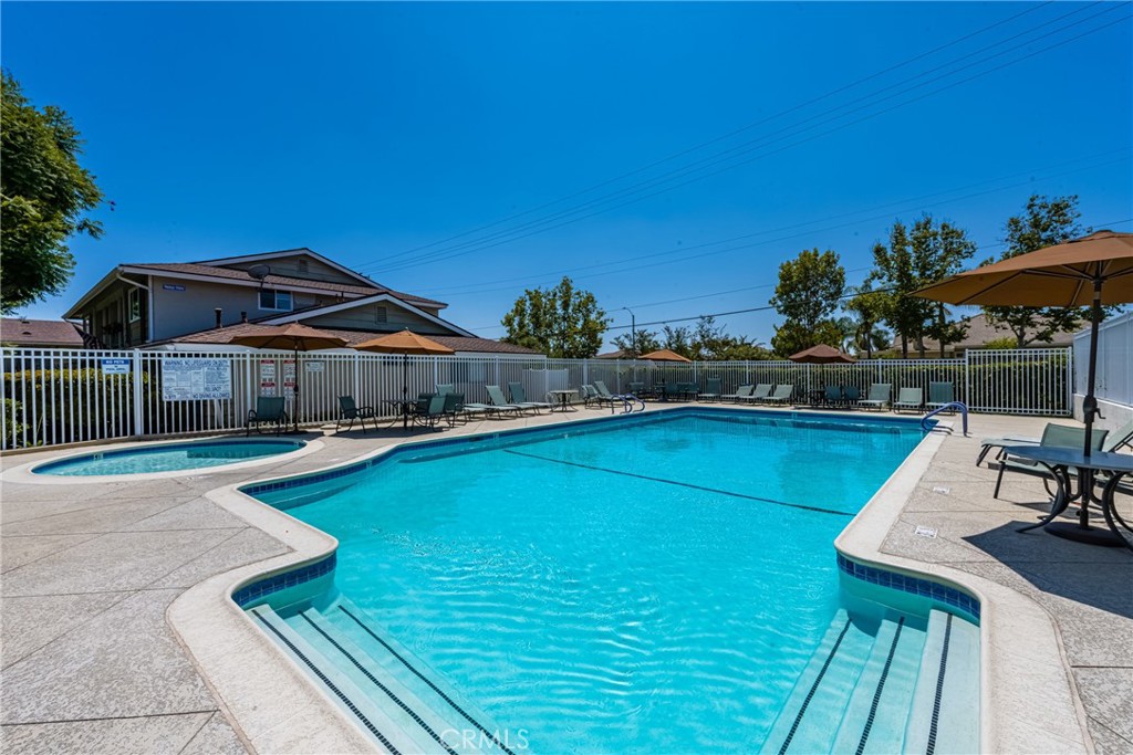 4514 Jamestown