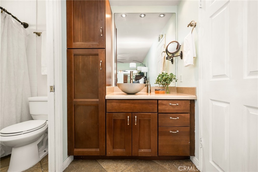 4514 Jamestown