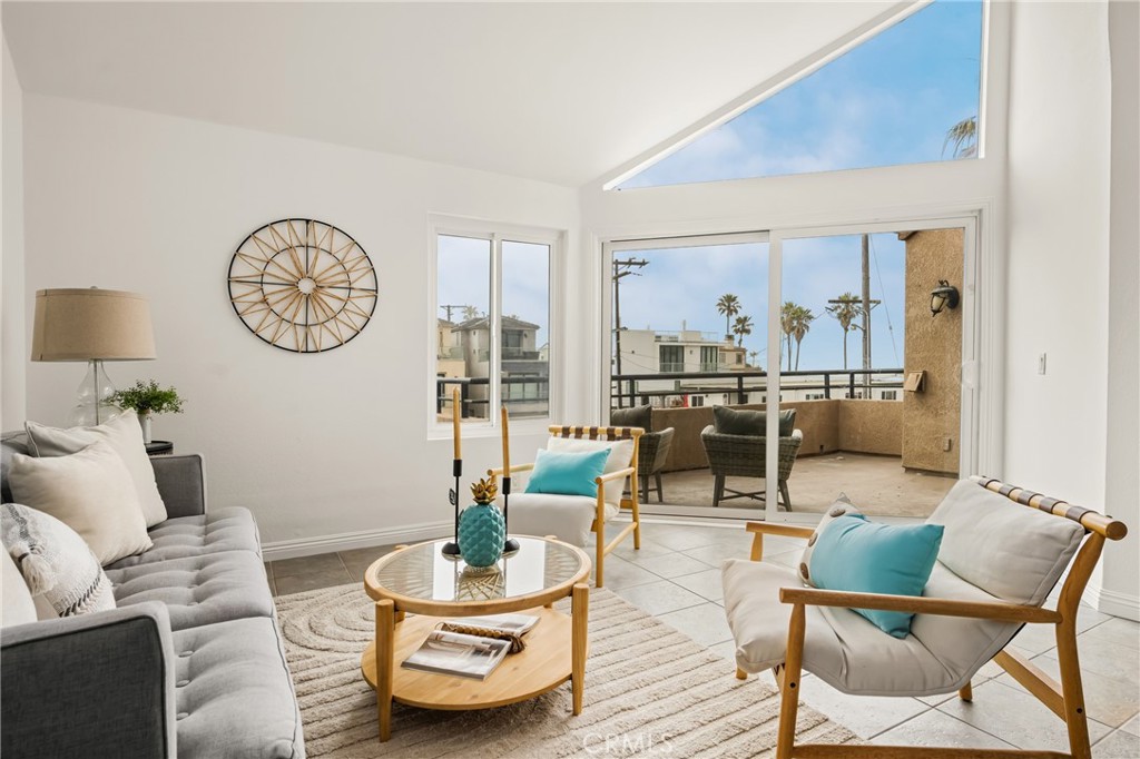 1200 Pacific Coast 306