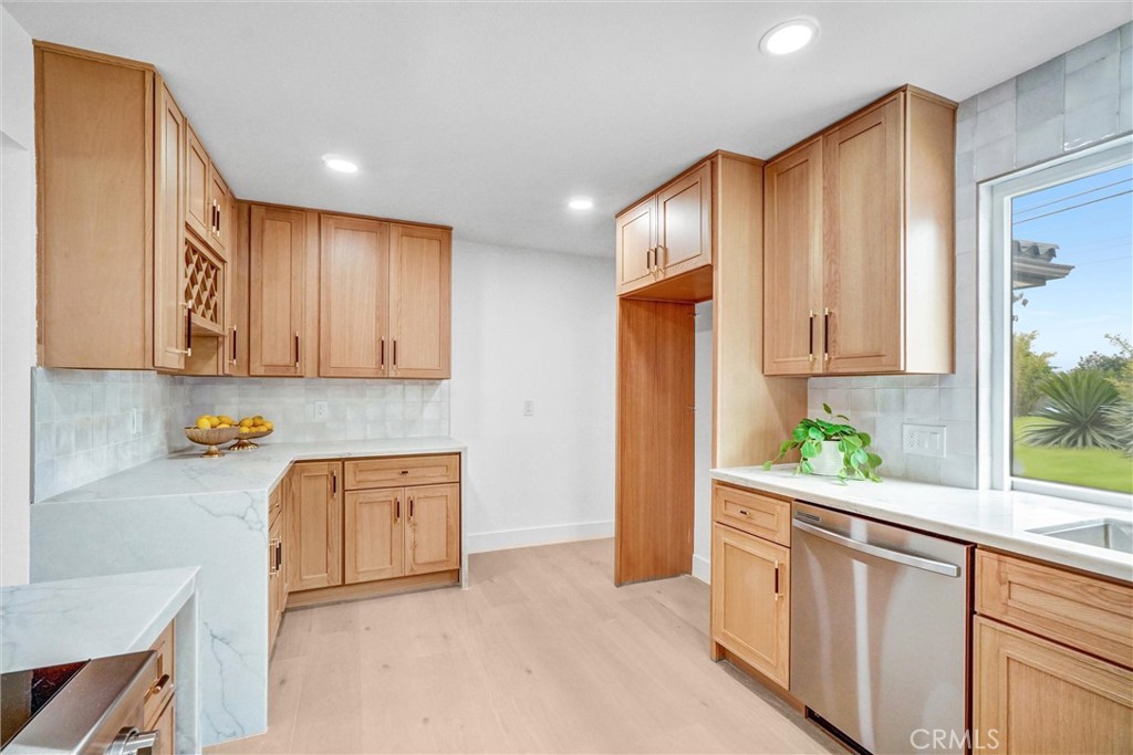 9171 Regatta Drive
