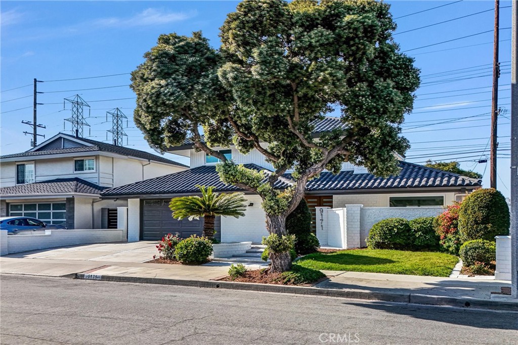9171 Regatta Drive