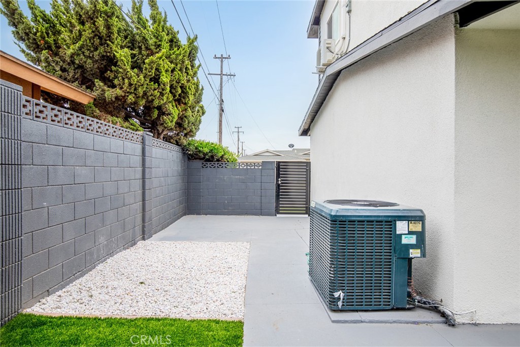 114 S S Emerald Place