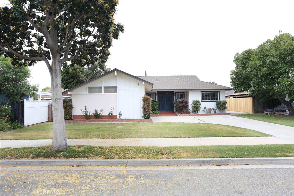 321 S Beachy Place