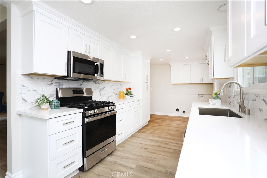 321 S Beachy Place