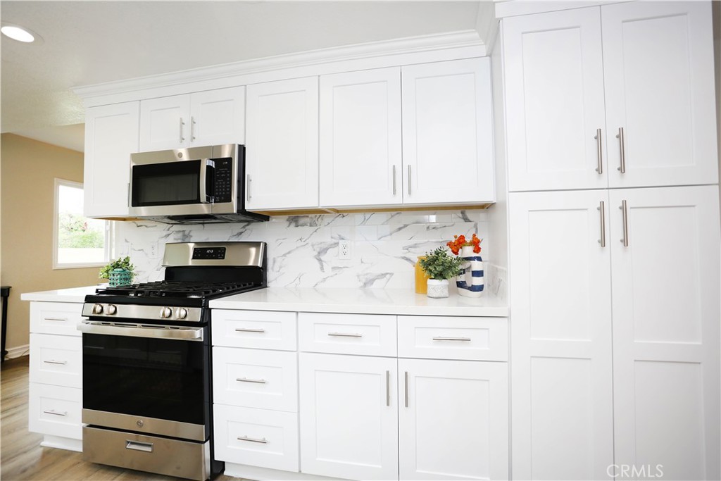 321 S Beachy Place