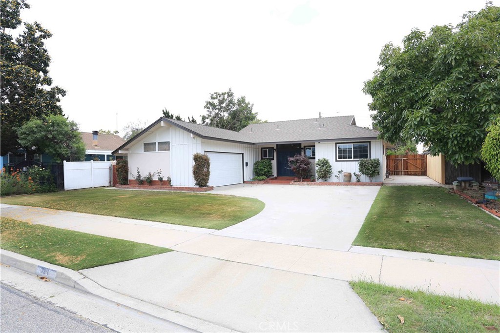 321 S Beachy Place