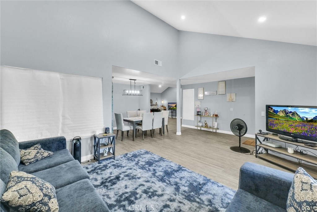 1264 N Mulberry Avenue