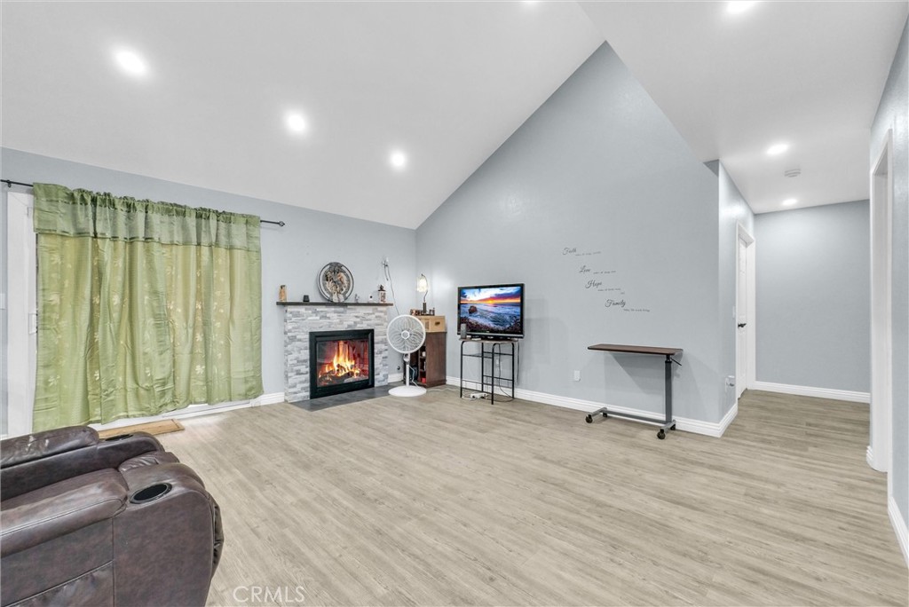 1264 N Mulberry Avenue