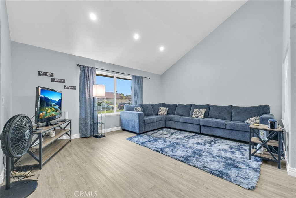 1264 N Mulberry Avenue