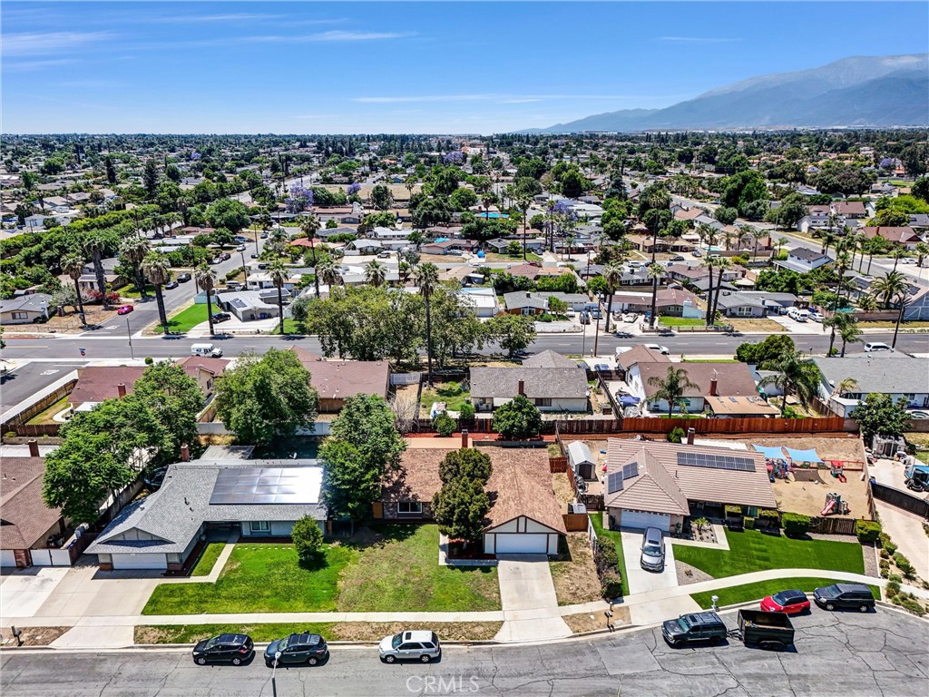 1264 N Mulberry Avenue